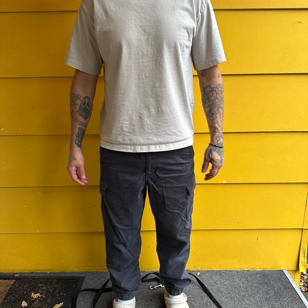 Men's Uniqlo Dark Blue/Gray Cargo Pants - Medium